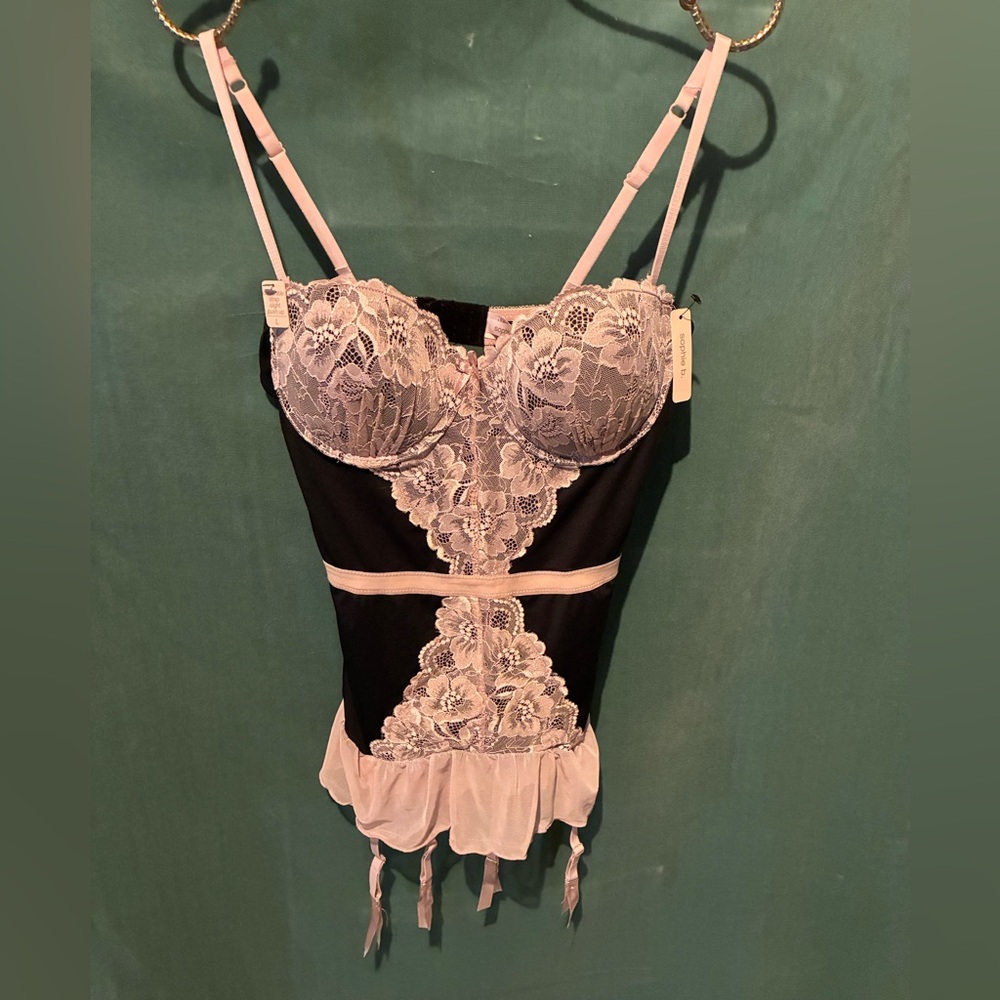 NWT Sophie b lace garter slip Sz. Lg